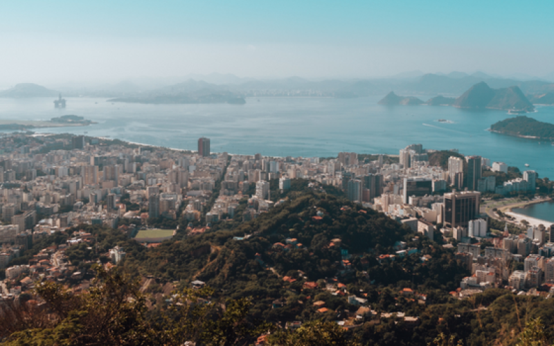 Renascimento Incompleto? A Longa Sombra da Dúvida sobre a Revitalização do Centro do Rio